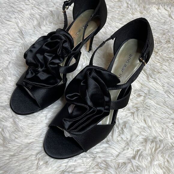 Ann Marino Honey Bun Black Satin Ruffle Heels Size 8.5 New - Picture 8 of 8
